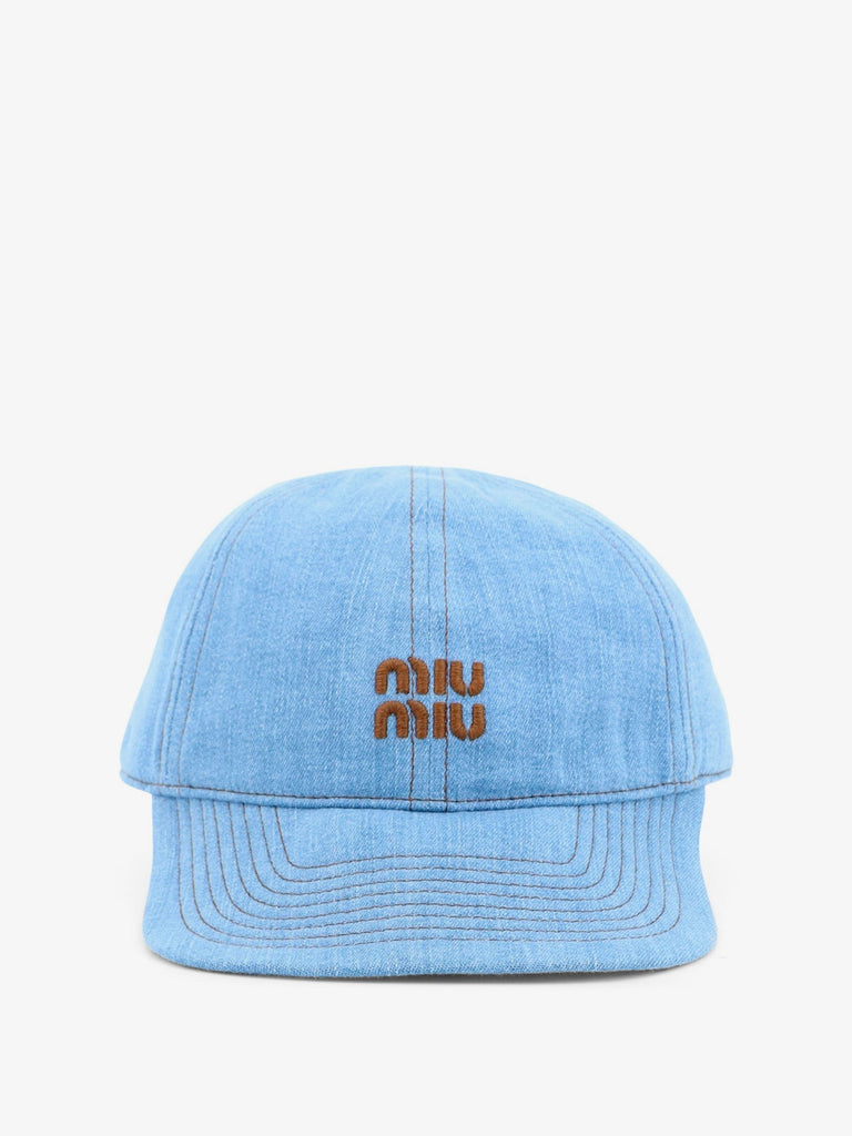 Cotton hat with embroidered logo on the front
