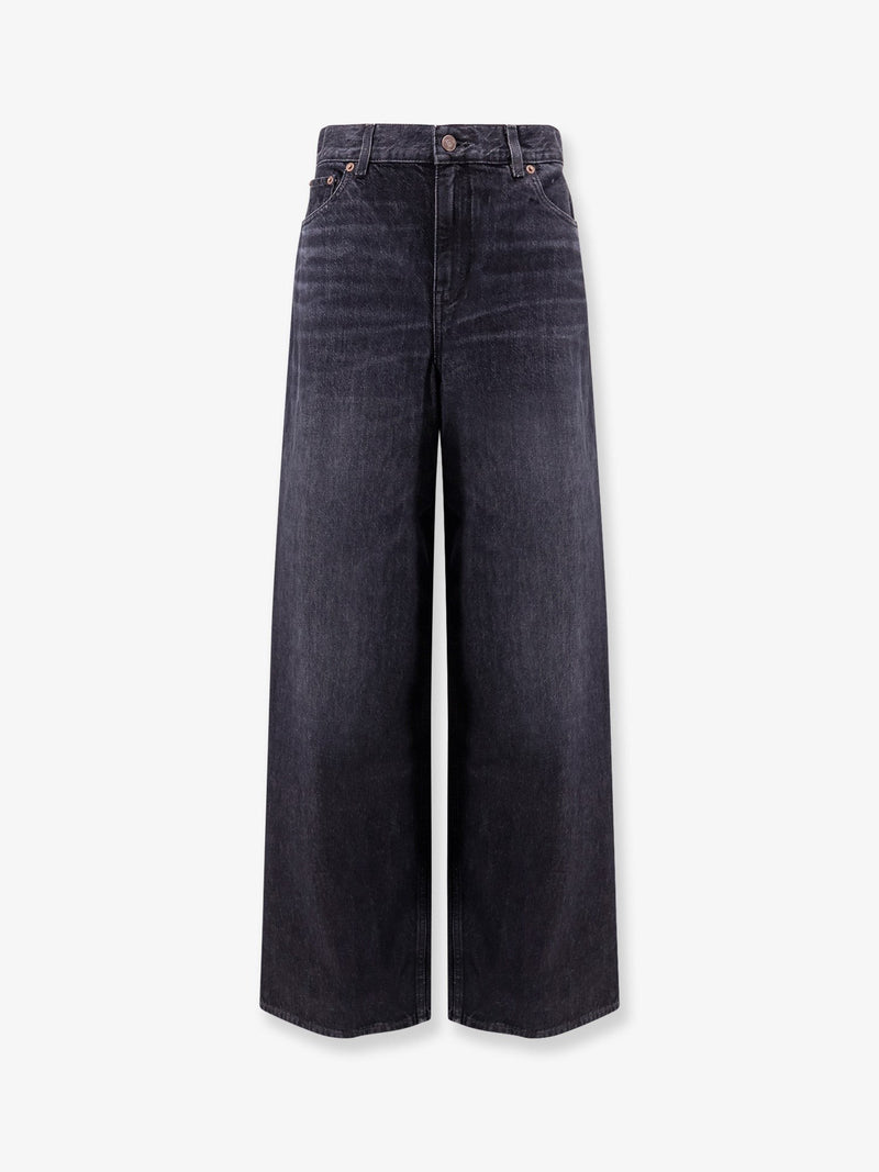 Jeans with iconic leather logo tag
