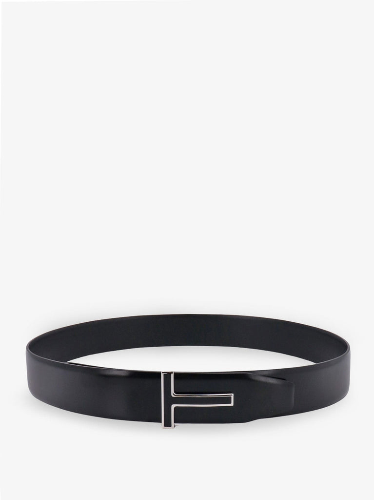 Shiny leather belt