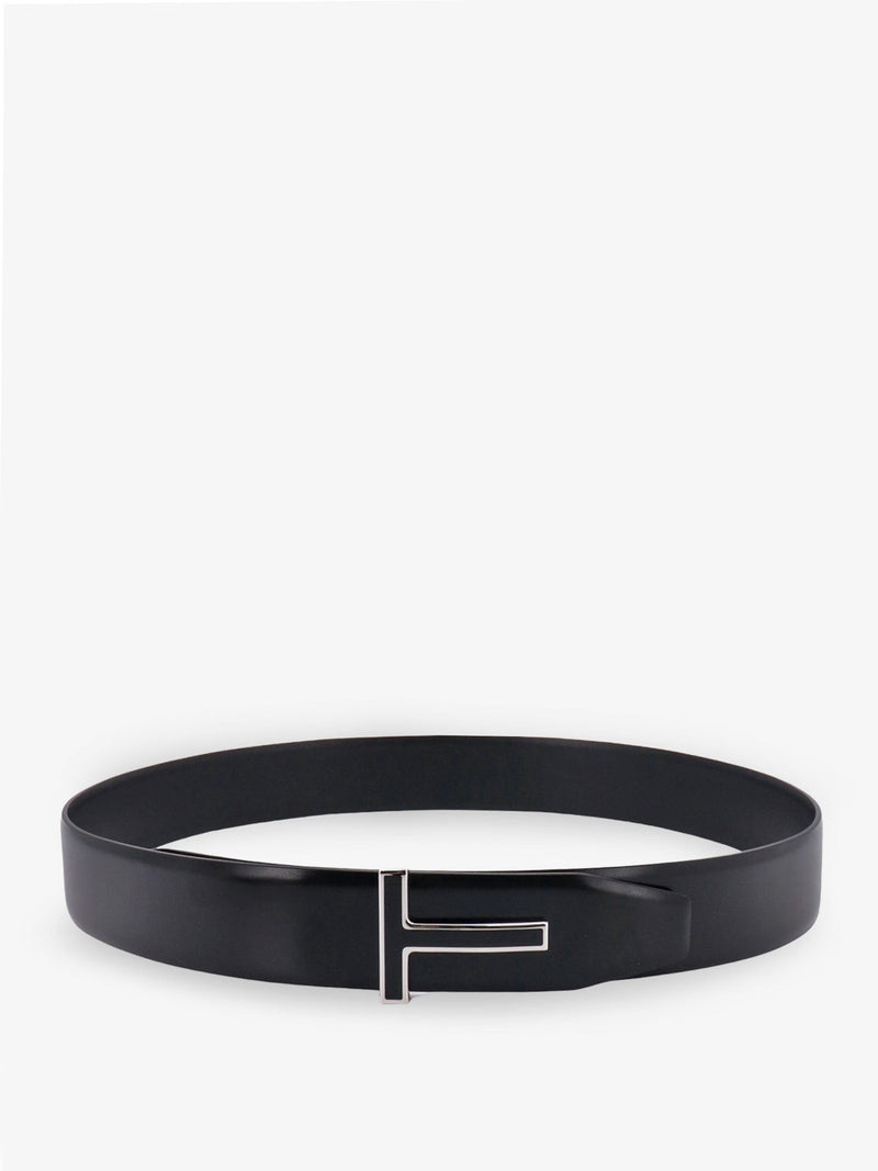 Shiny leather belt