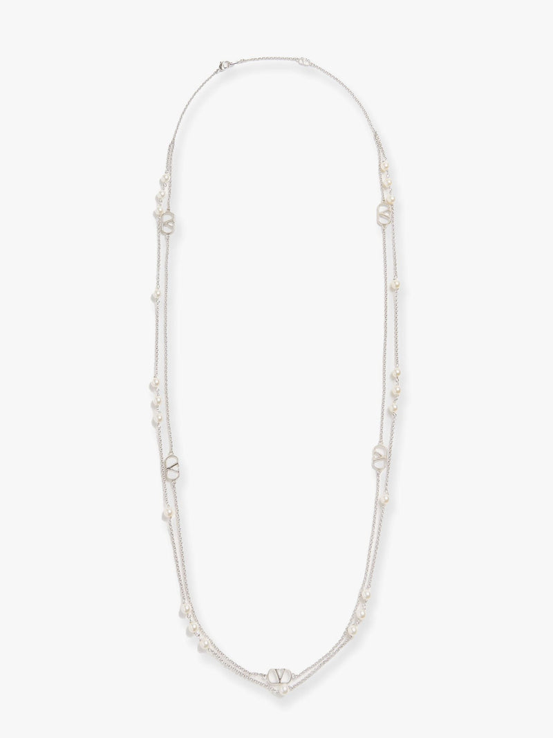 Metal necklace with silver finishes