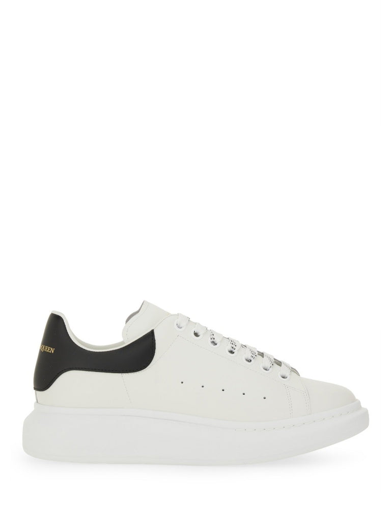 OVERSIZED SNEAKER