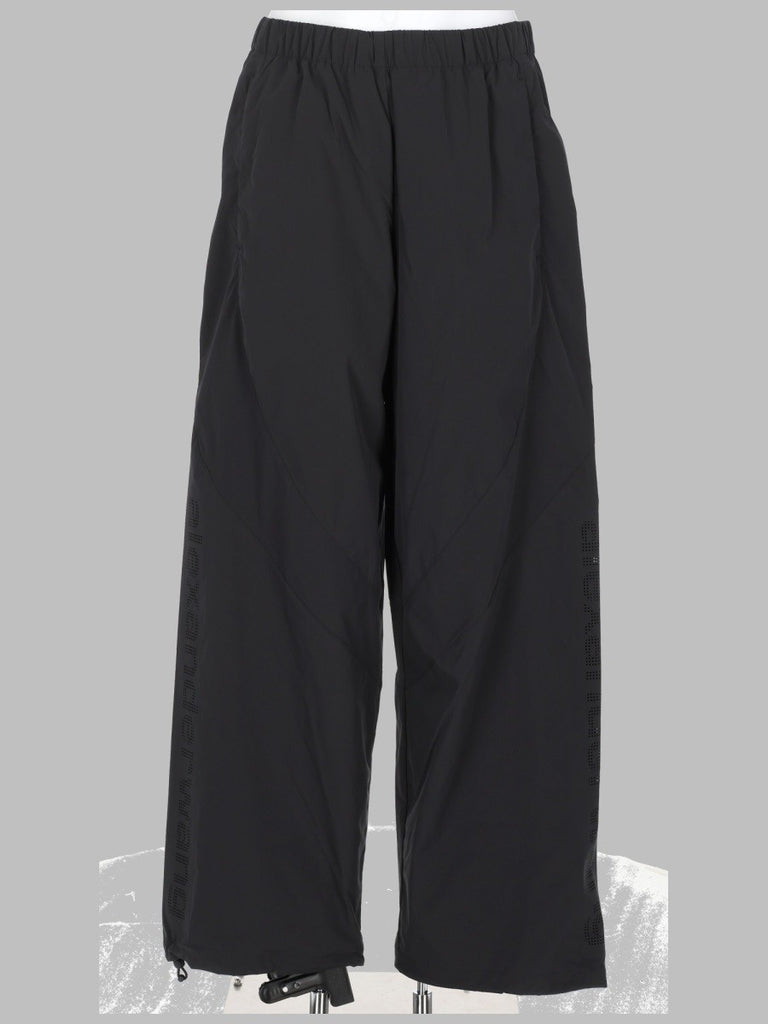 PANTALONE TRUCK CON LOGO TRAFORATO