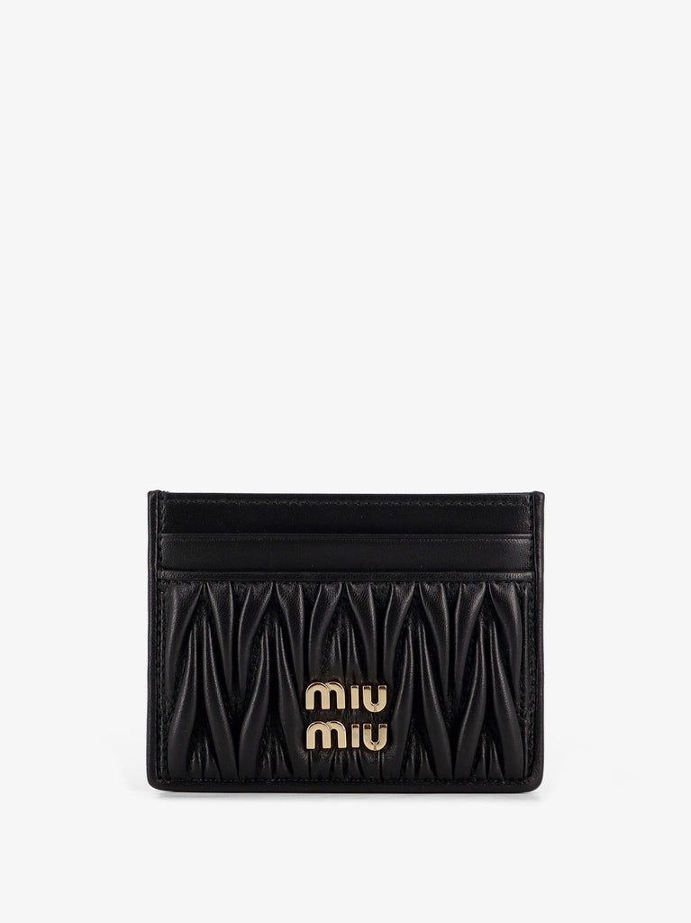 Quilted leather card holder with metal lettering logo
