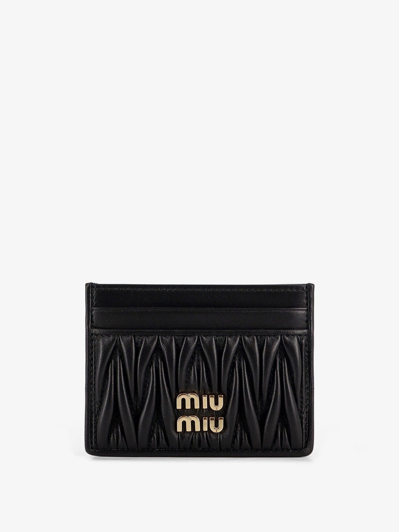 Quilted leather card holder with metal lettering logo