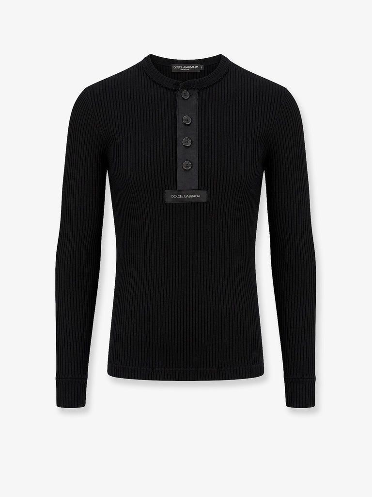 Ribbed cotton sweater with metal logo on the front