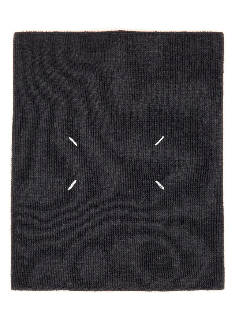 SCARF WITH LOGO