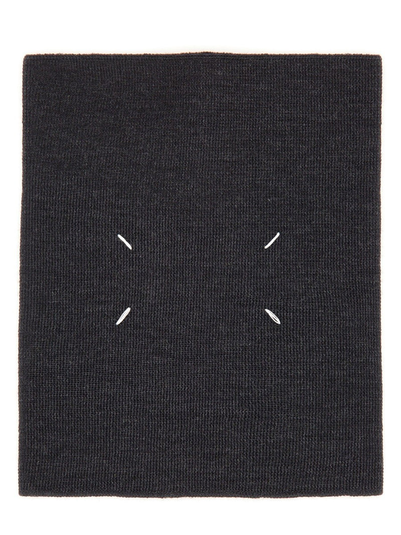 SCARF WITH LOGO