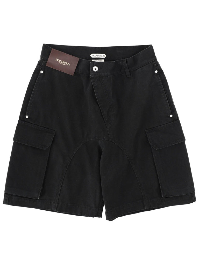 SHORTS WITH LOGO PATCH