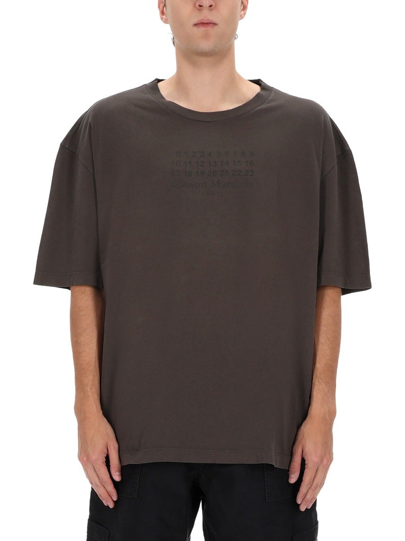 T-SHIRT WITH LOGO