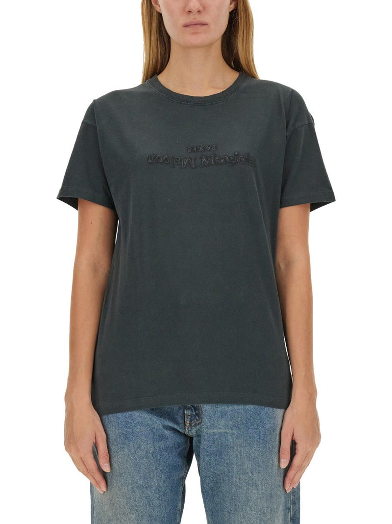 T-SHIRT WITH LOGO