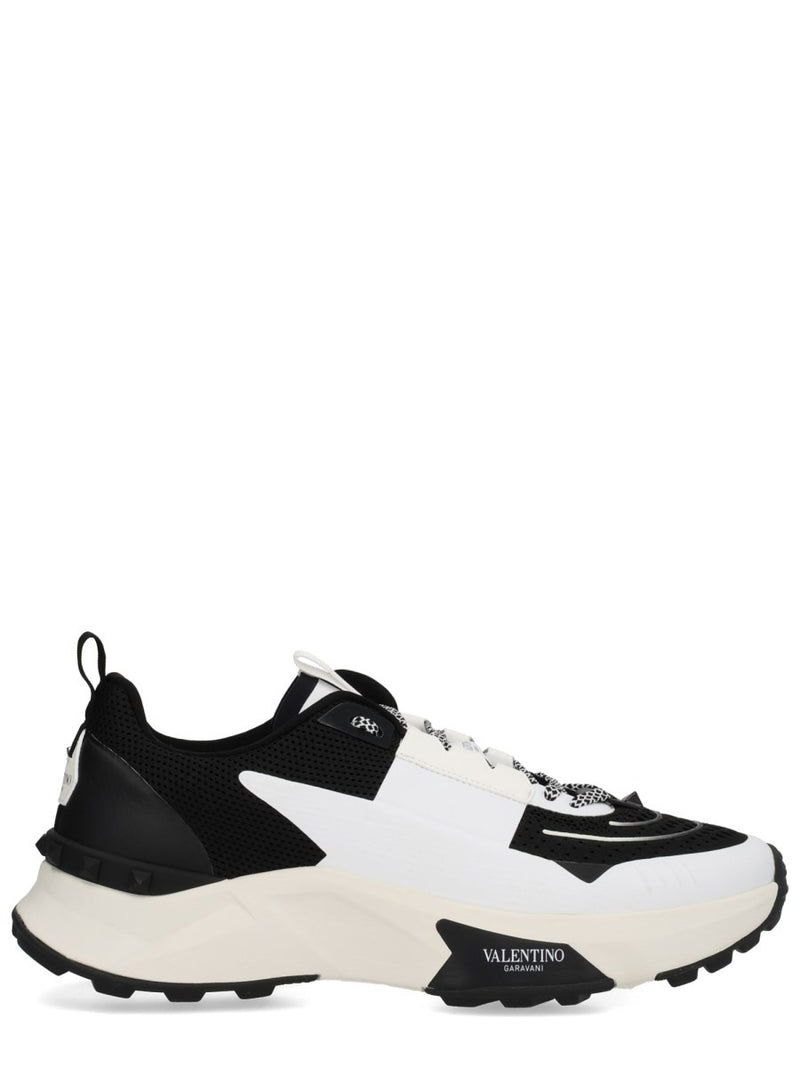 "TRUE ACT" SNEAKER