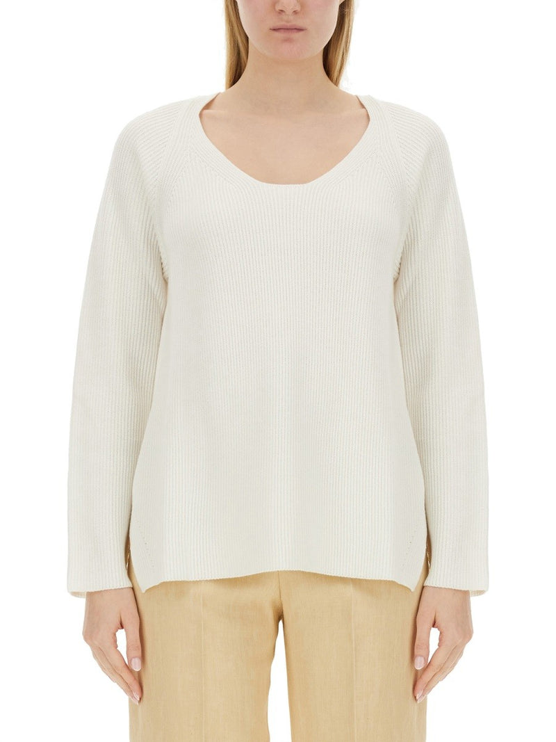 V-NECK SWEATER