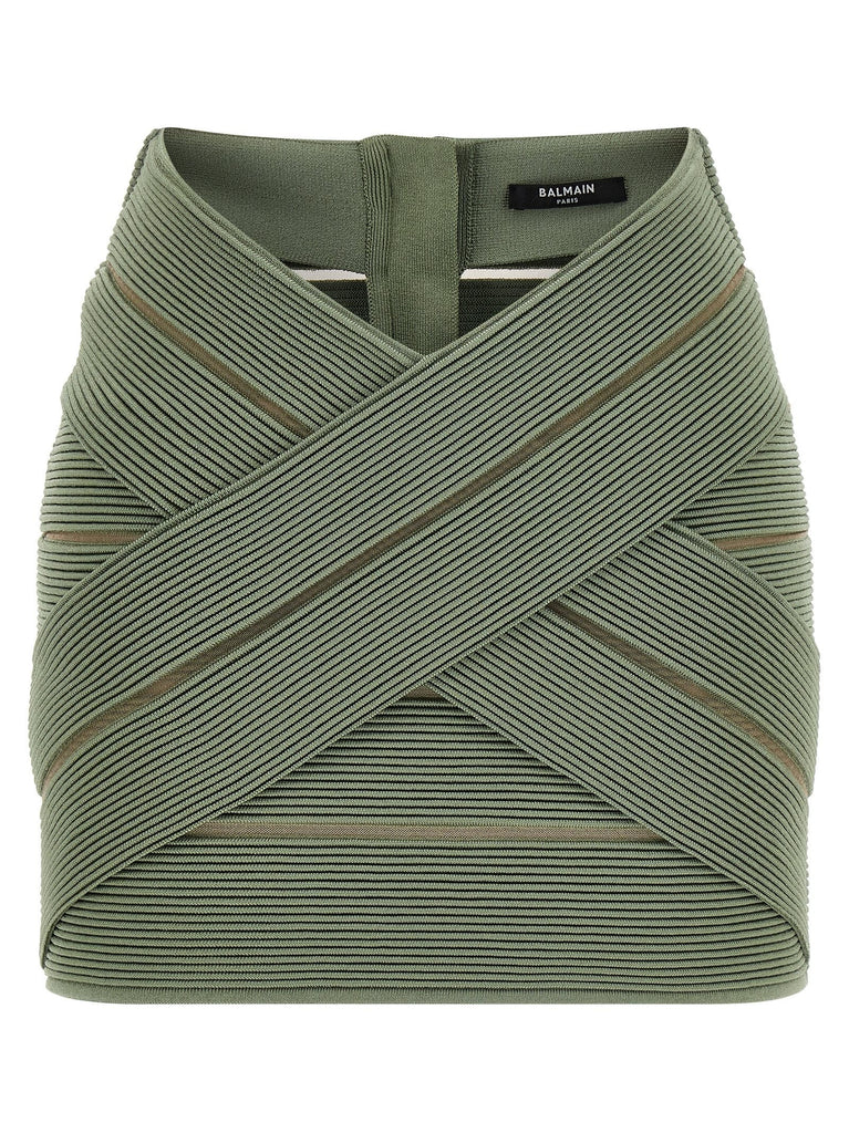 V-shaped waist skirt