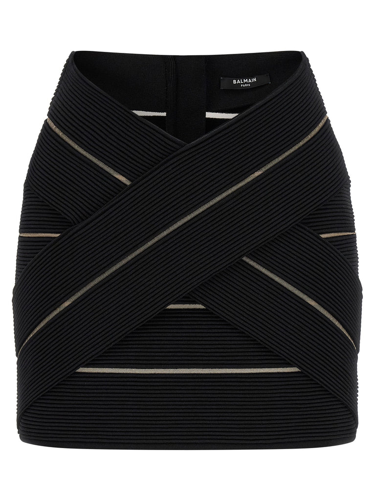 V-shaped waist skirt