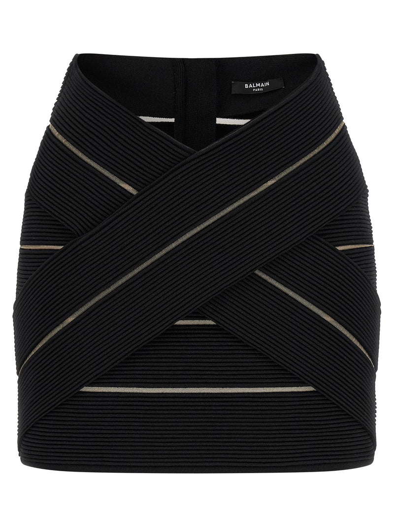 V-shaped waist skirt